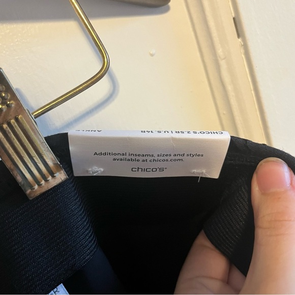 Chico's so slimming 360 Juliet flocked blooms ankle pants NWT - Picture 9 of 12